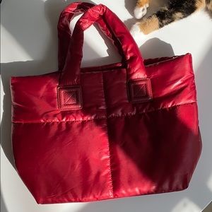 Shoulder bag looks Chanel.